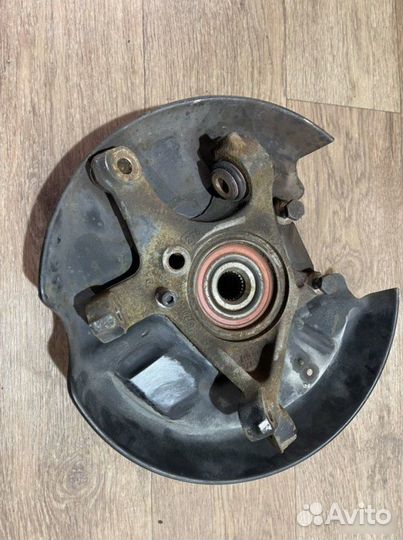 Кулак левый Mercedes-Benz E W124