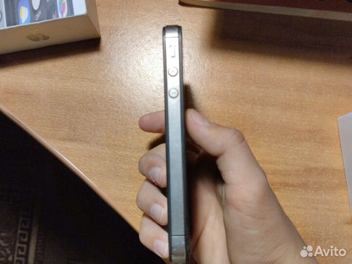 Телефон iPhone 4s