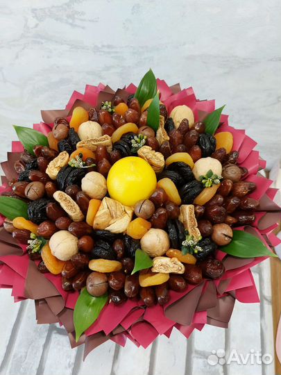 Букет из сухофруктов и орехов