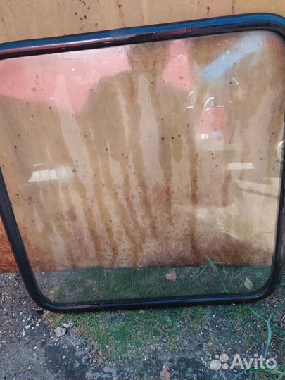 Стекло заднее mercedes mb100