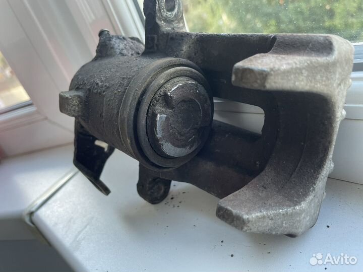 Суппорт задний левый octavia tour mk1