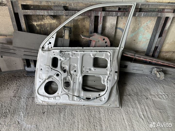 Дверь передняя правая toyota rav 4