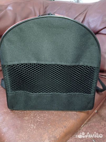 Переноска для кошек и маленьких собак