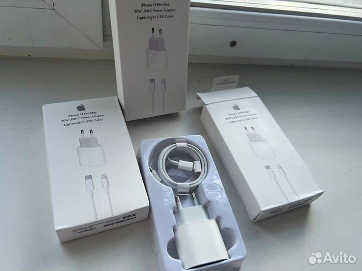 Зарядка для iPhone адаптер 20w и кабель
