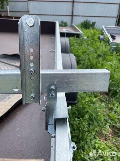 Рейлинг с упорами ложементов для лодки пвх