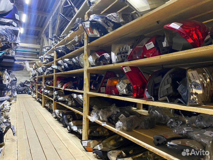 Стоп-сигнал задний правый Toyota Mark Ii Wagon