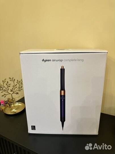 Пустая коробка от фена Dyson