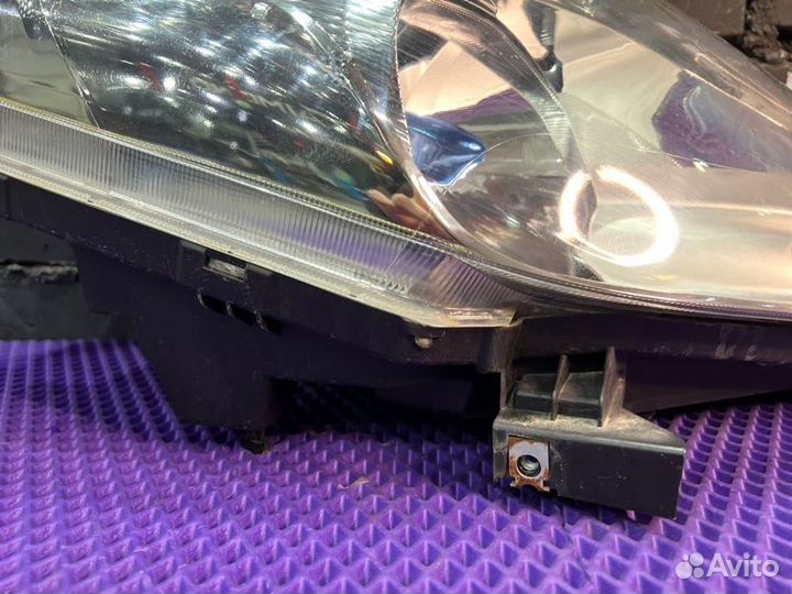 Фара передняя правая Nissan Leaf AZE0-061302 EM57