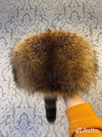 Шапка натуральная из меха канадского енота