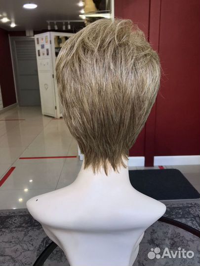 Короткий искусственный парик из термоволокна