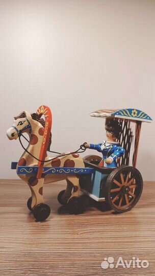 Статуэтка бричка