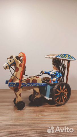 Статуэтка бричка