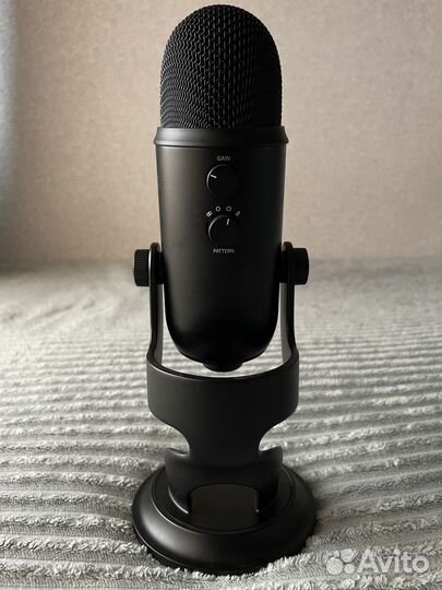 Студийный микрофн Blue Yeti Blackout