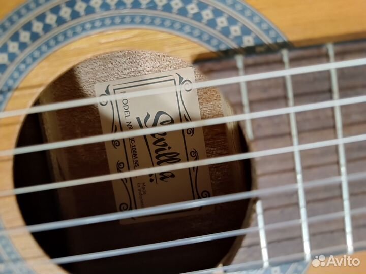 Продам классическую гитару Sevillia
