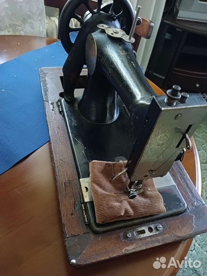 Швейная машинка зингер ручная