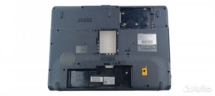 Нижняя крышка корпуса (