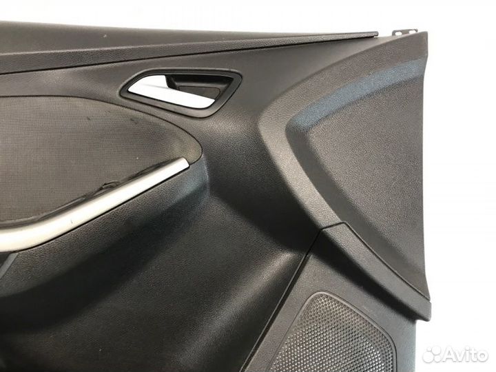 Обшивка двери передняя левая Ford Focus 3 хетчбек