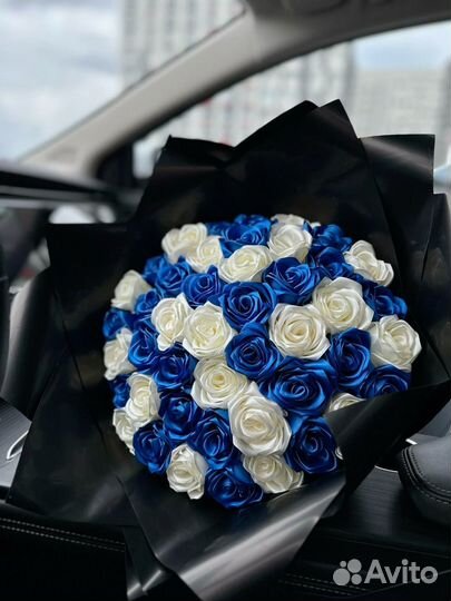 Розы из атласных лент