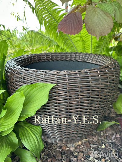Кашпо из искусственного ротанга от 12 л и более
