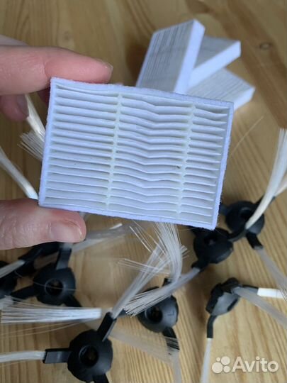 Сменные фильтры и щетки для робота-пылесоса