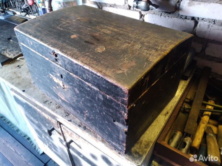 Сундук старинный