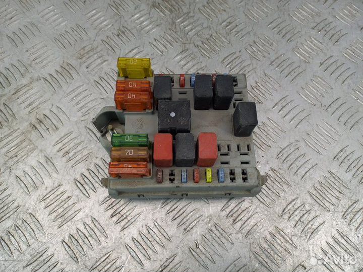 Блок предохранителей Fiat Albea 1.4 350A1000 77Л.С