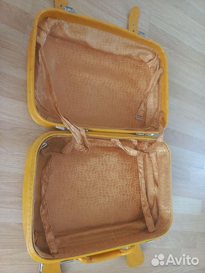 Чемодан ретро