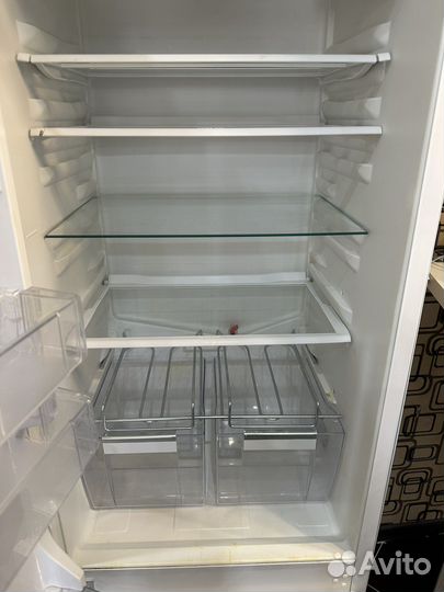 Встраиваемый Холодильник whirlpool IKEA