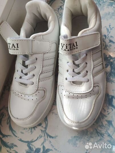 Кроссовки для девочки