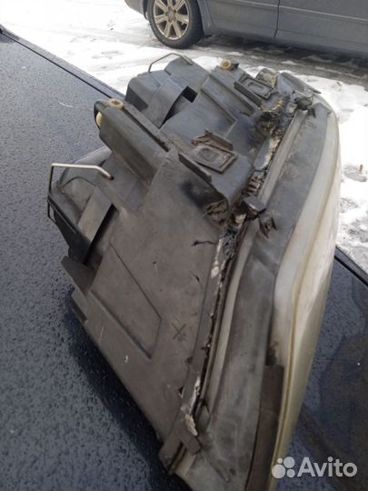 Фара передняя левая на Ауди алроуд С5 2004 года