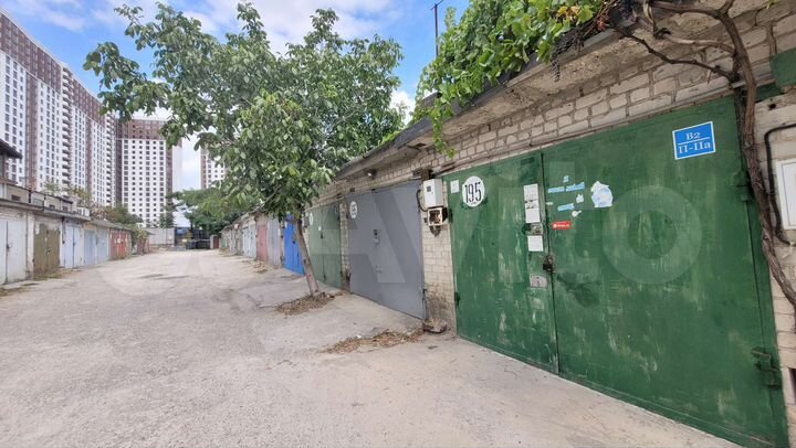Гараж, > 30 м²