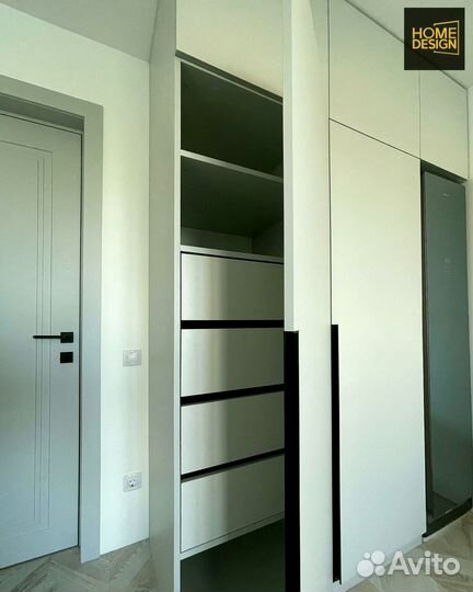 Современный распашной шкаф
