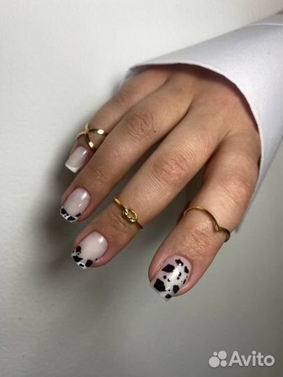 Маникюр с покрытием и без в салоне