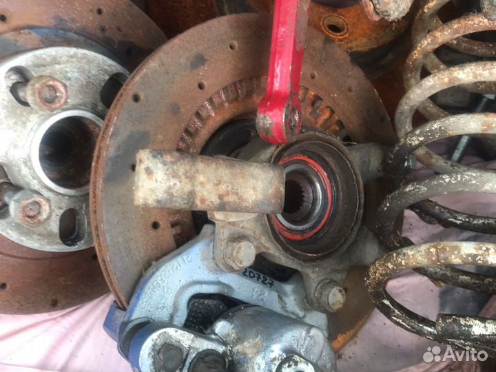 Передние тормоза в сборе с поворотным кулаком и ст