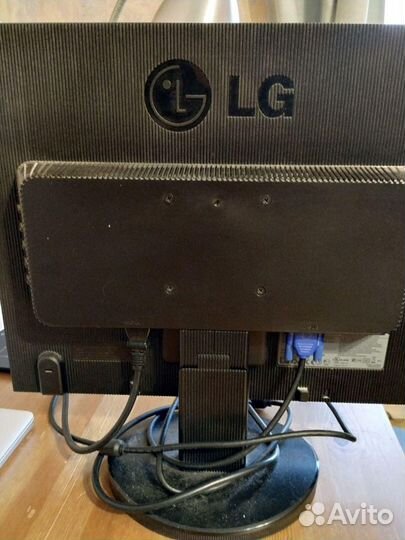Монитор LG Flatron L1952S 19