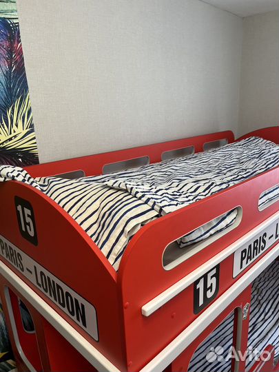 Двухъярусная кровать автобус