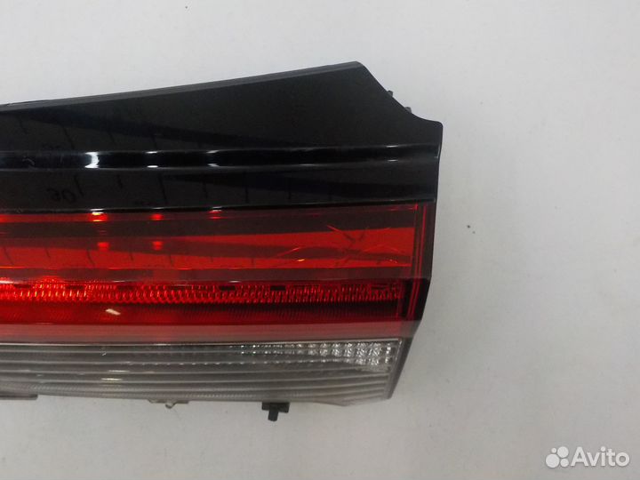 Фонарь задний правый внутренний Toyota RAV-4 2019