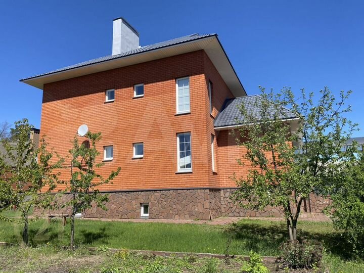 Коттедж 215,7 м² на участке 13 сот.