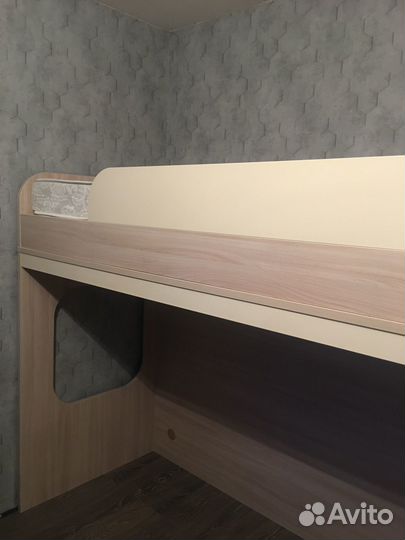 Кровать чердак