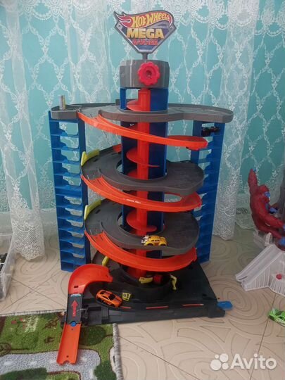 Hot wheels мега гараж