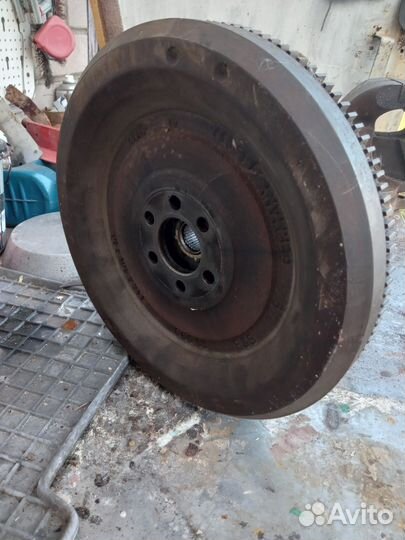 Маховик в сборе со сцеплением