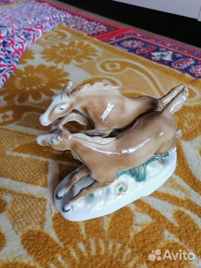 Фарфоровые лошади