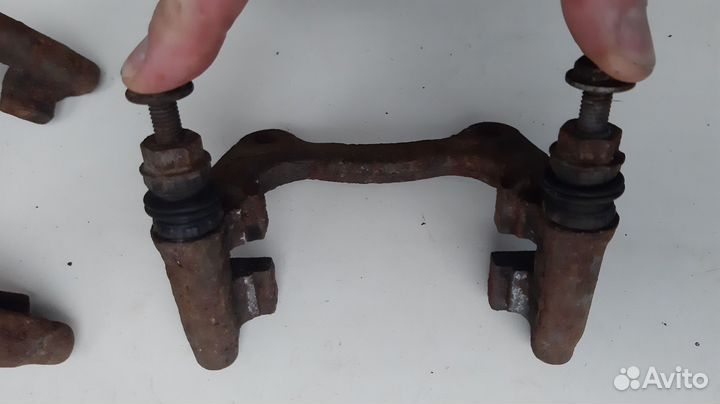 Скоба заднего суппорта Passat B5 Audi A4 A6 c5