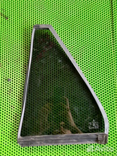 Форточка задняя правая Митсубиси Легнум Legnum