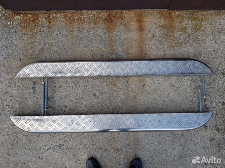 Пороги-подножки боковые