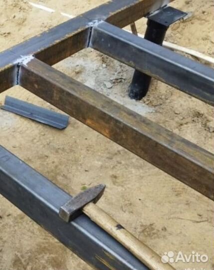 Терраса металл на свайном поле