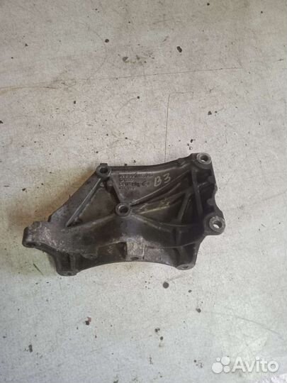 Кронштейн генератора Volkswagen Passat B3