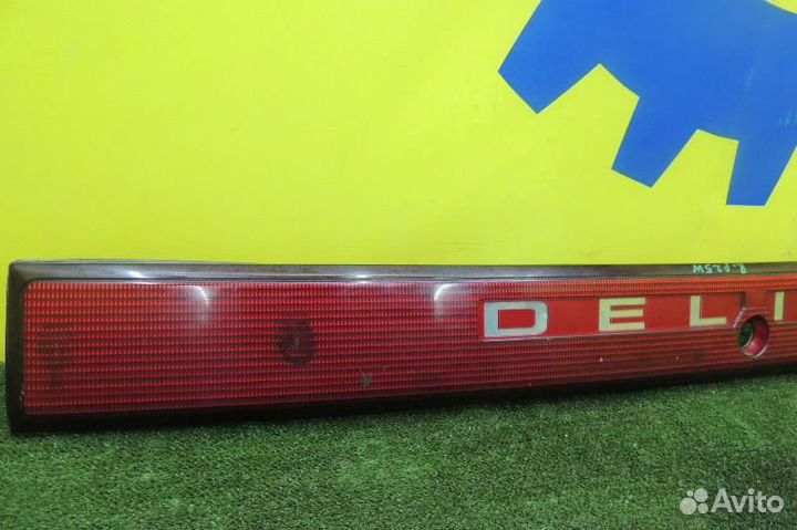 Накладка 5-й двери Mitsubishi Delica P25W