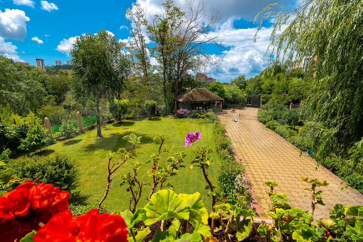 Дом 370 м² на участке 6 сот.