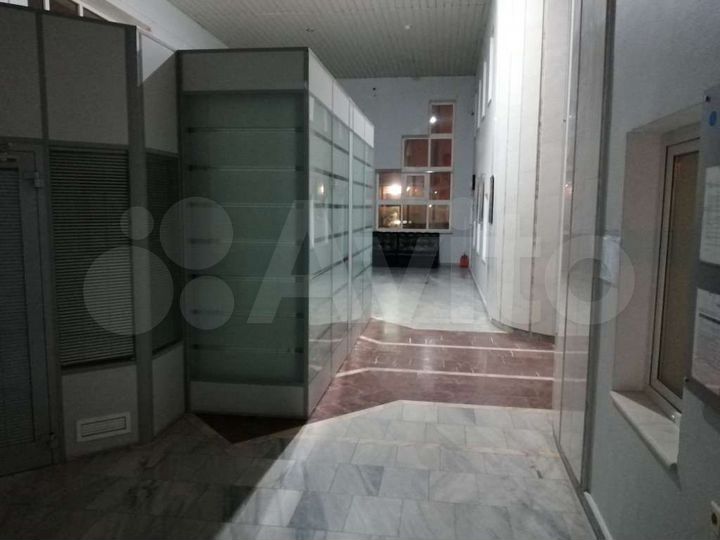 Здание, 1373.8 м²